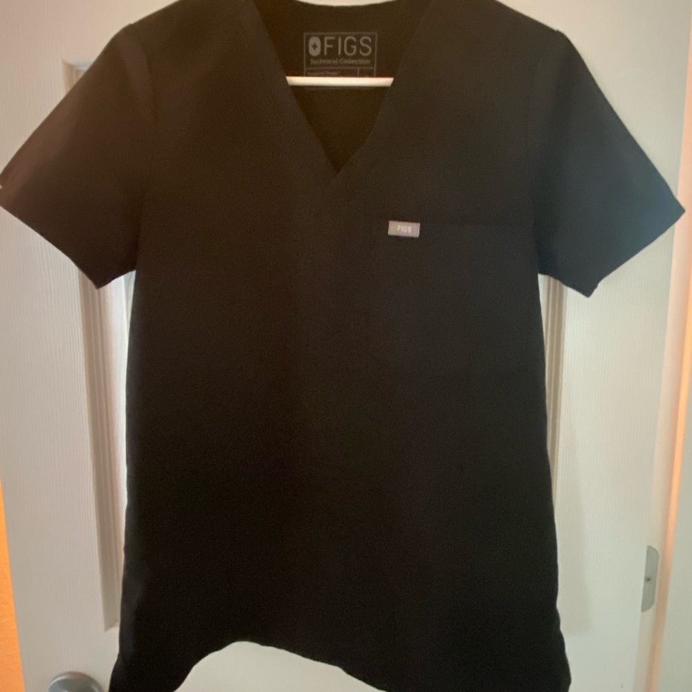 Figs scrub top